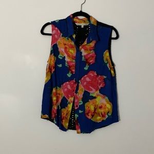 Beautiful colourful sleeveless blouse, size 6